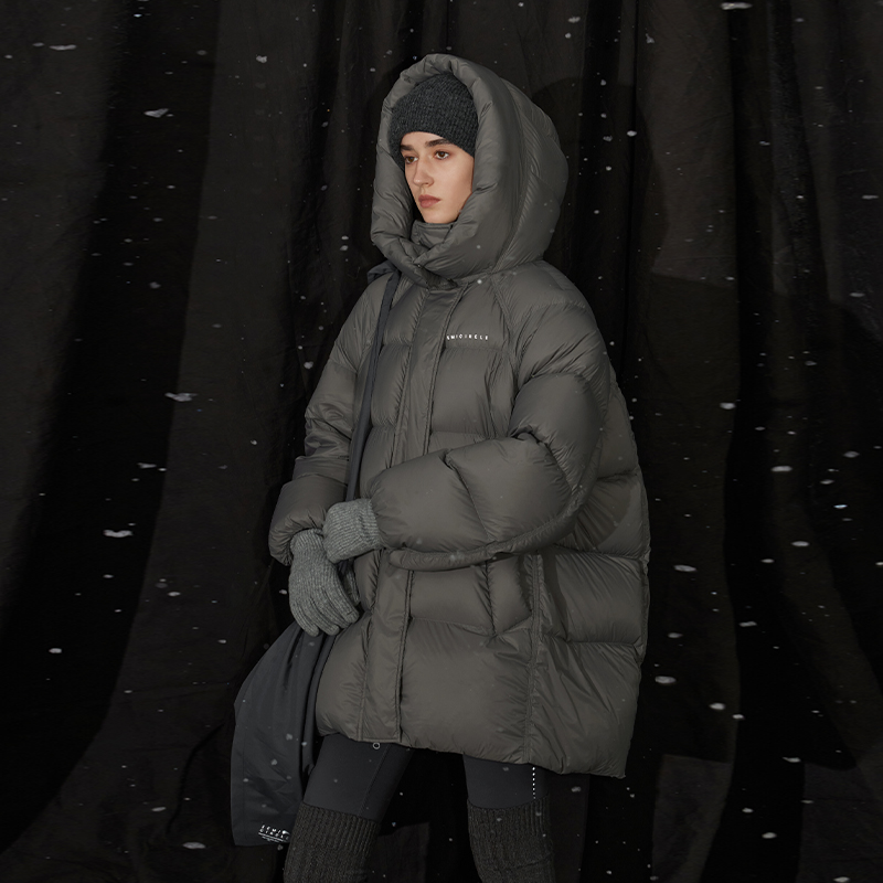 半圆女装[运动]2025冬季新泡芙感羽绒服女连帽轻盈保暖D24411527