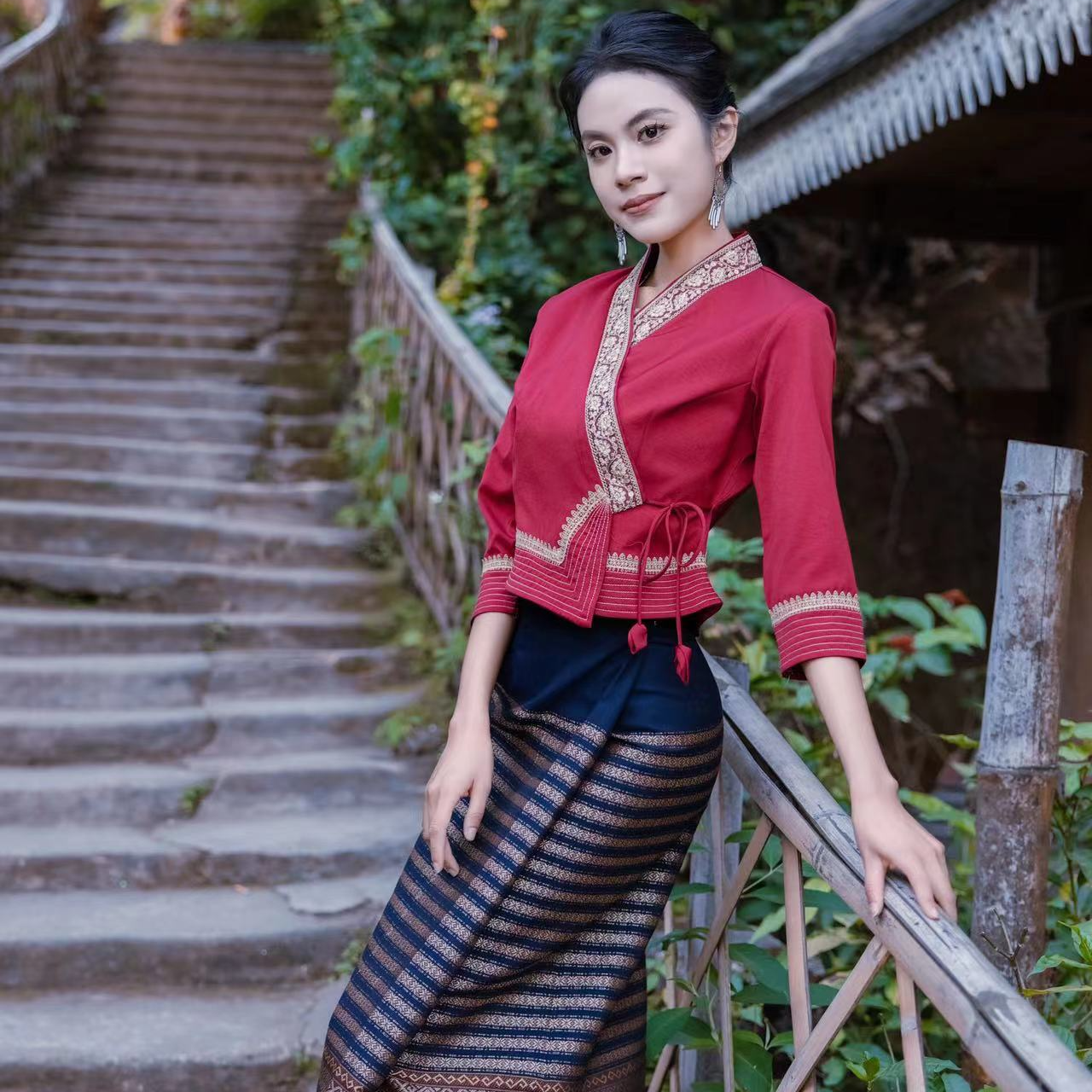 西双版纳傣族服饰，复古红经典修身显瘦日常款民族风传统百搭傣装