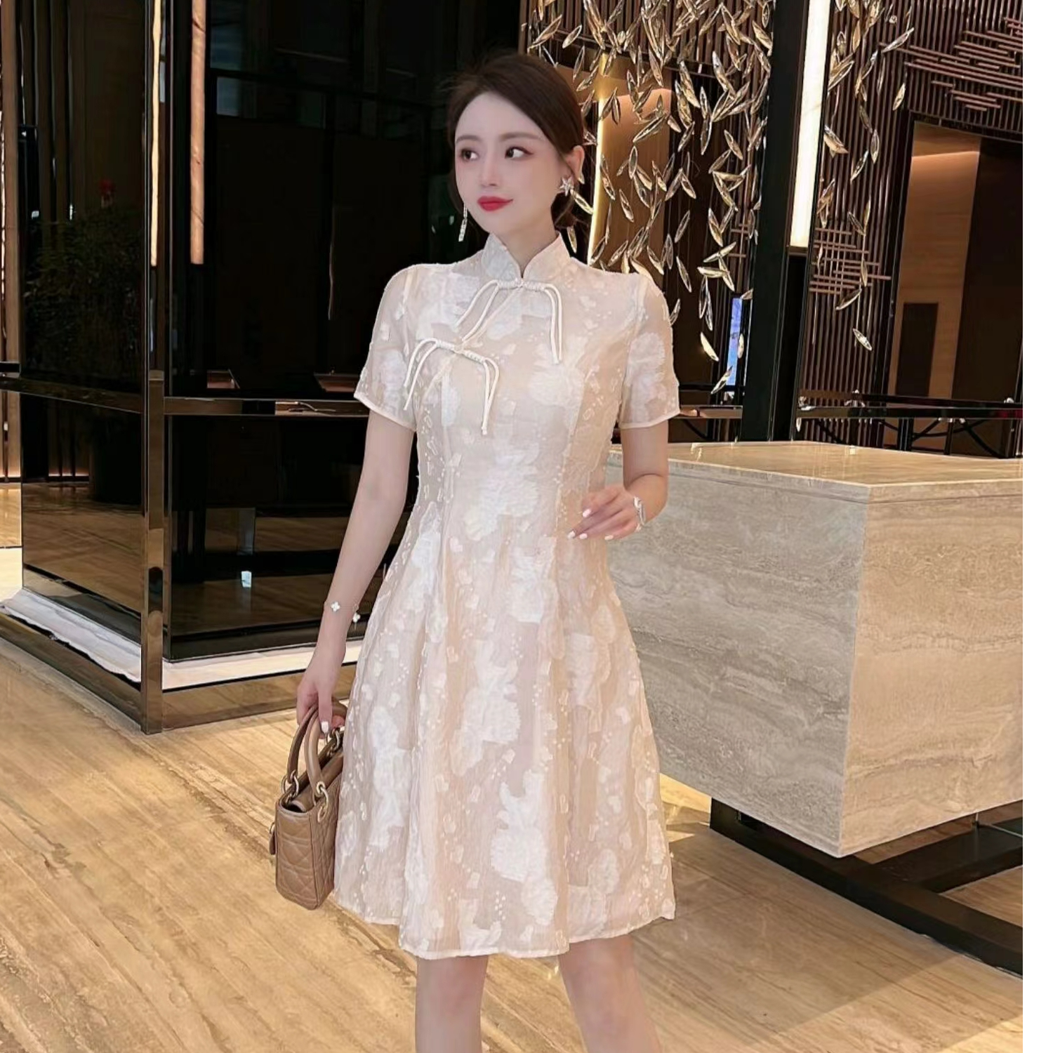 深圳南油高端女装裙子扣号（19-79）