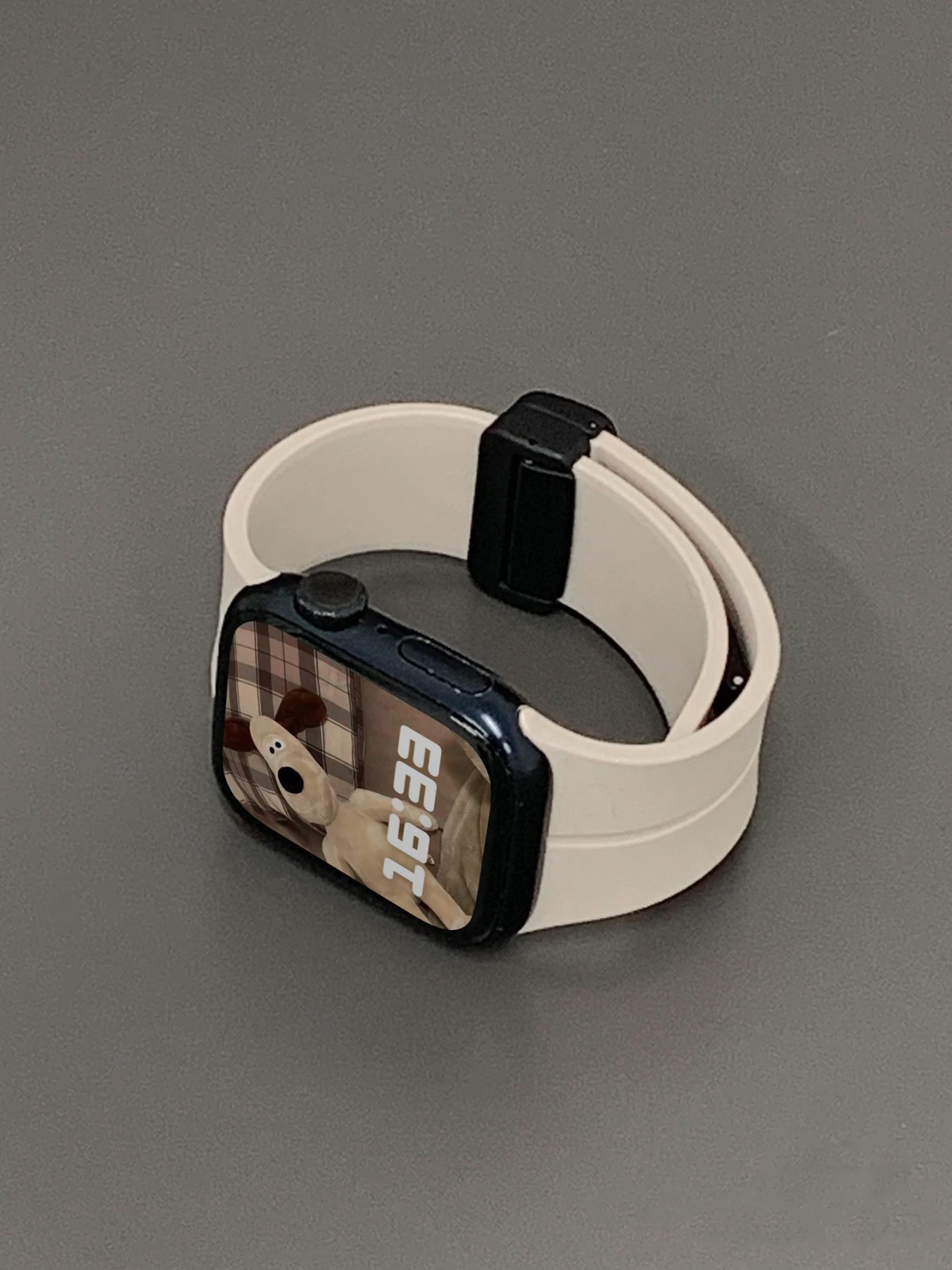 适用Apple苹果watch8ultra硅胶磁吸iwatch7代SE65432手表带折叠扣