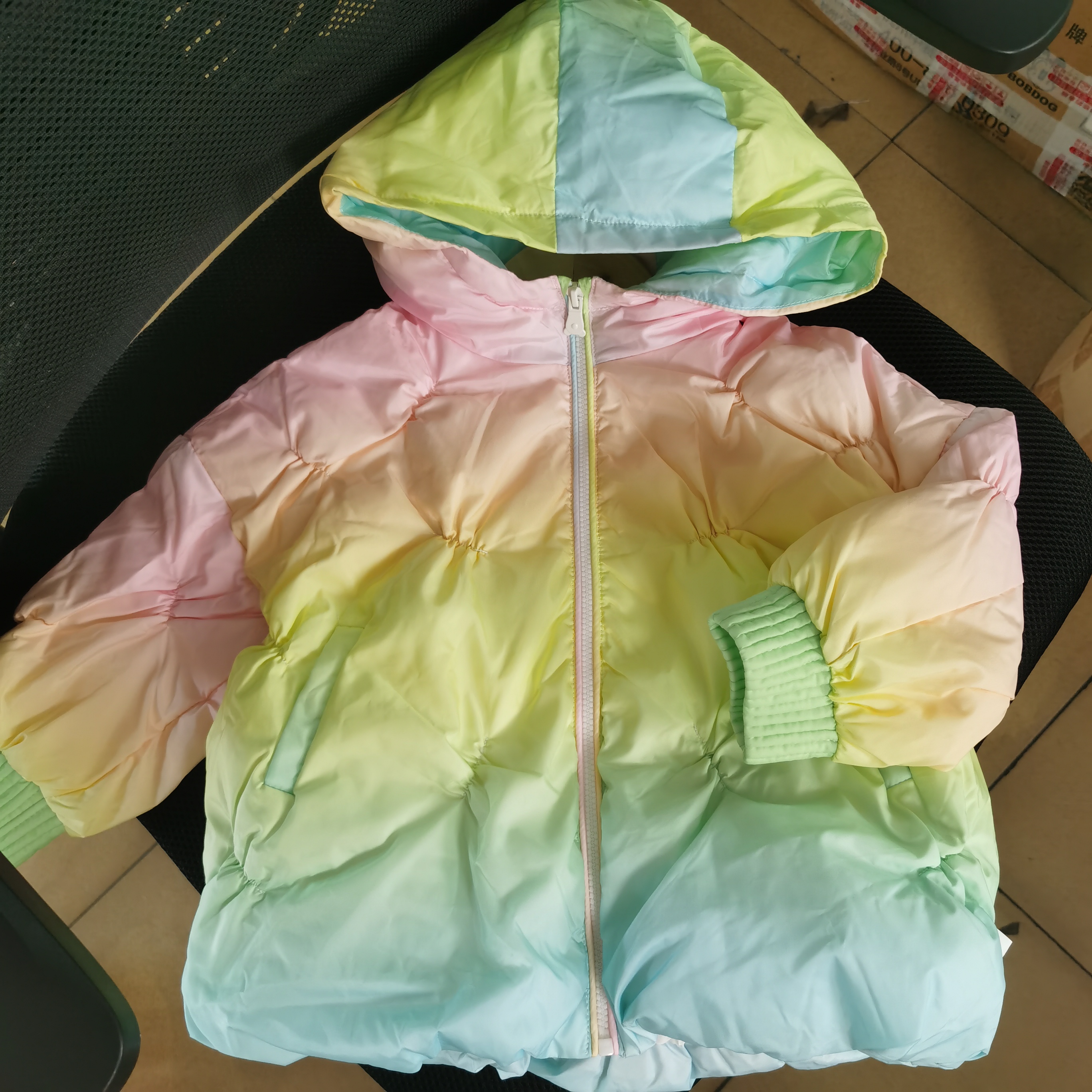 90码niao家清仓女童彩色羽绒服