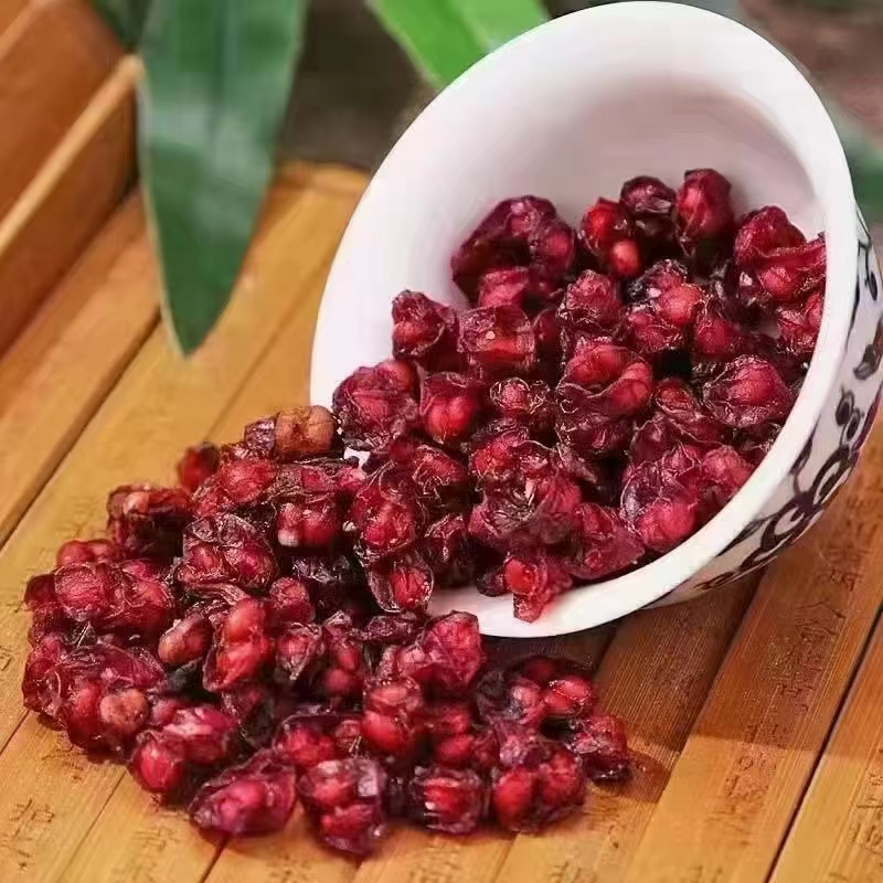 大山里小红果子（树上自然挂干）
