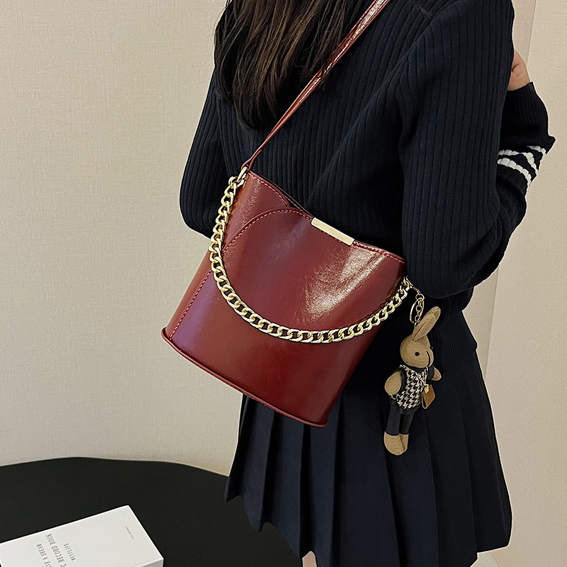 韩版休闲水桶包时尚红色简约小包包小众百搭ins肩包手工缝材料包