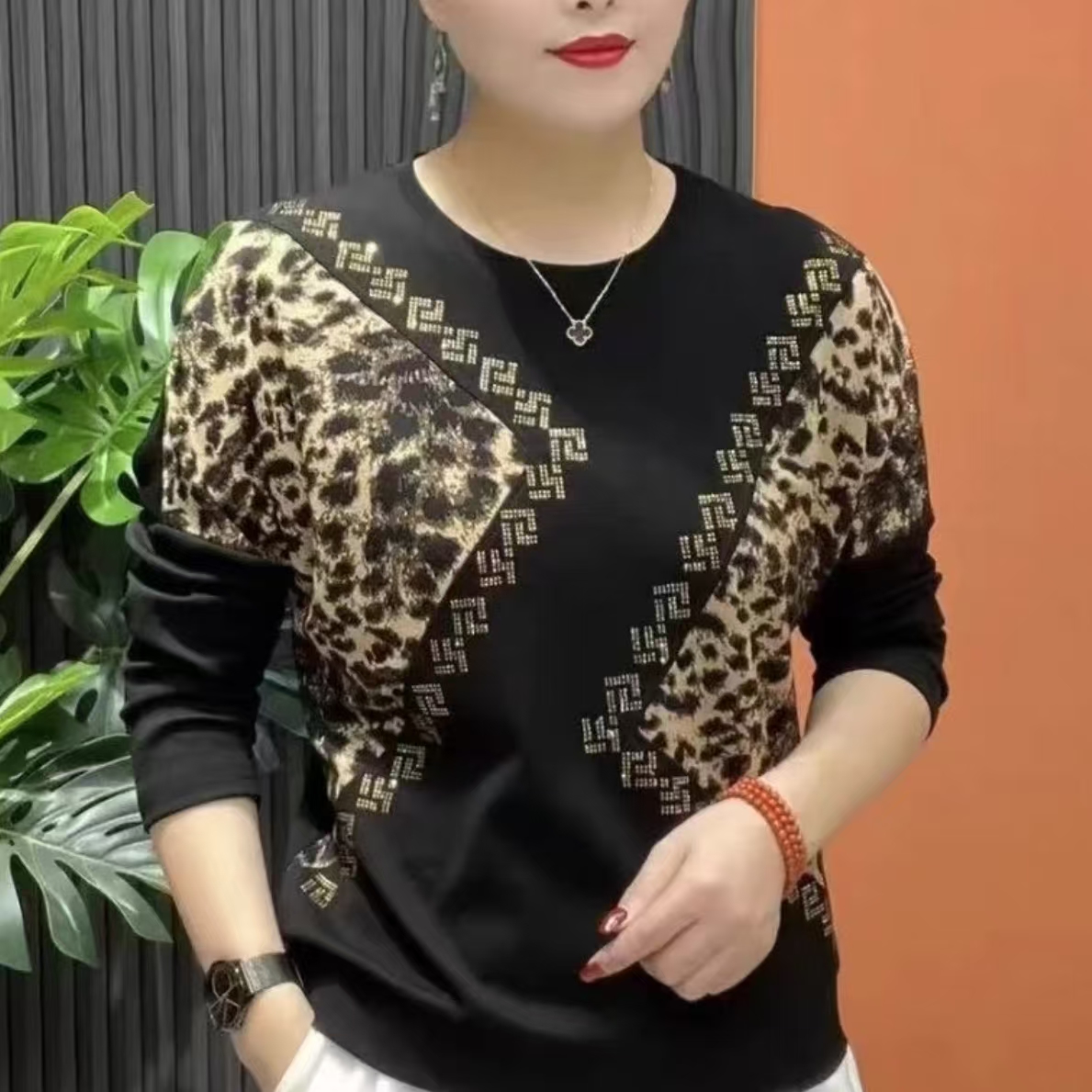 春秋长袖烫钻网红T恤女印花套头大码洋气宽松休闲显瘦黑色打底衫商品图