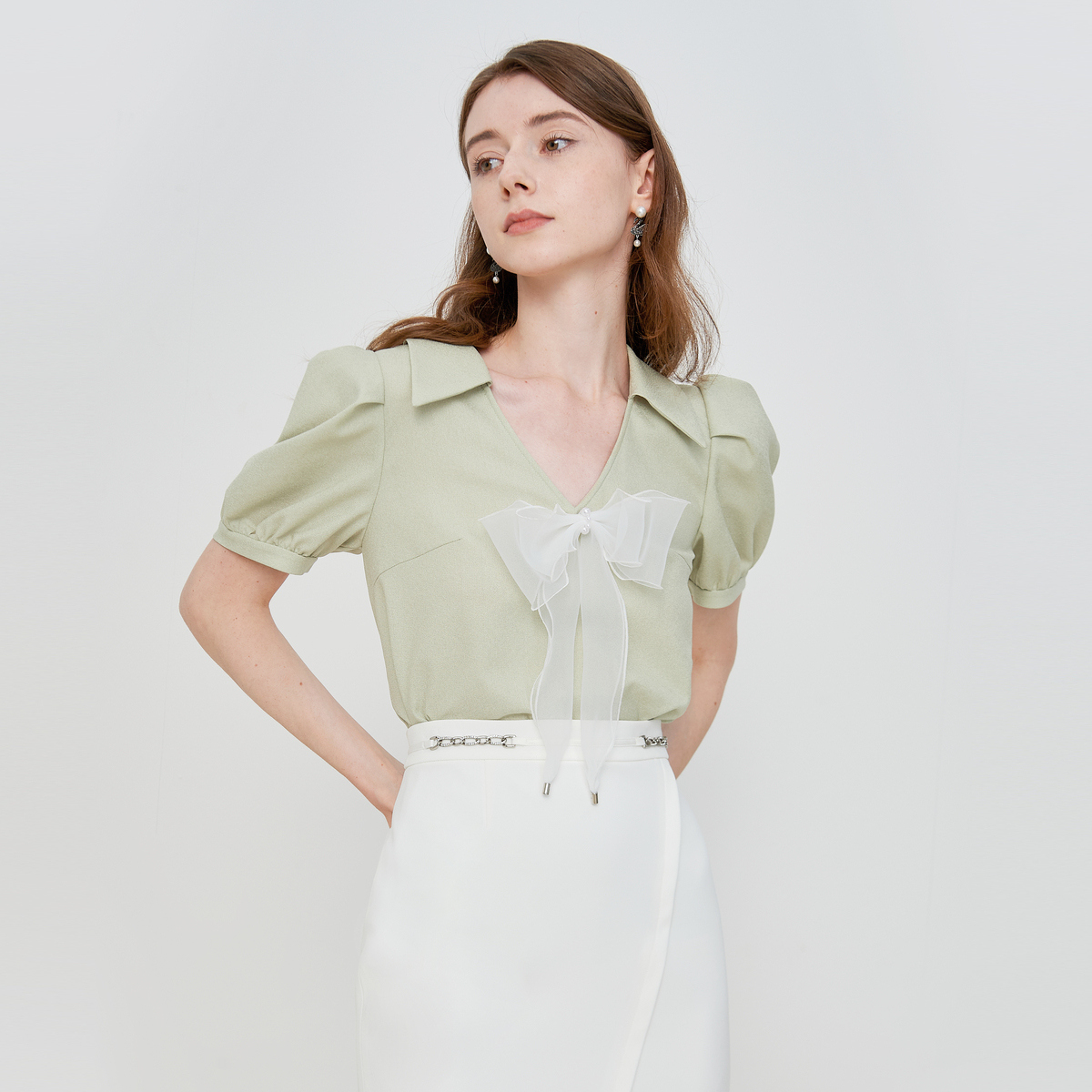 【诗语专属】Caroline夏季新款拼色蝴蝶结V领修身短袖衬衫ECRCBA28