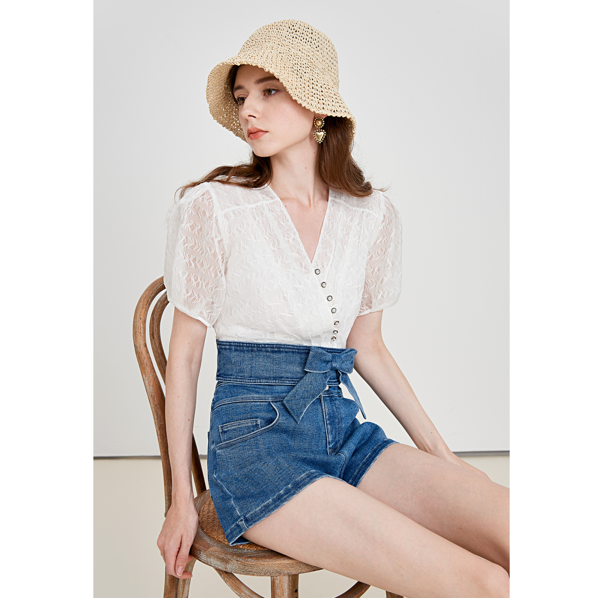 [诗语专属]Caroline夏季新款V领透视蝴蝶结牛仔修身衬衫ECRCBC65