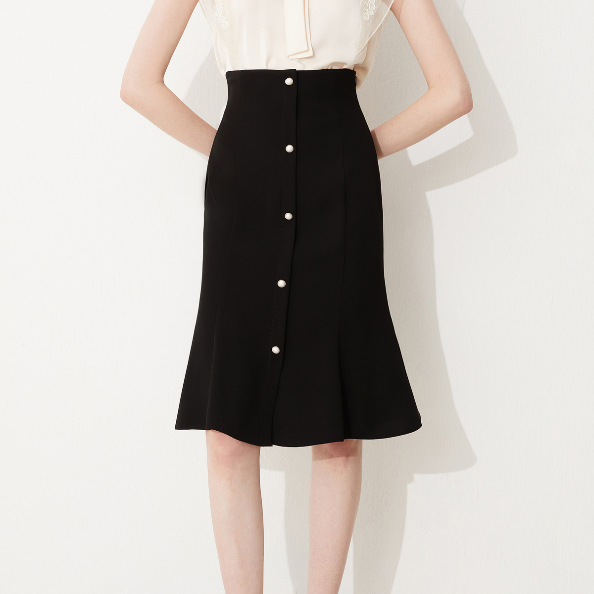 CAROLINE卡洛琳秋季新款修身包臀黑色鱼尾裙ECRDBA16