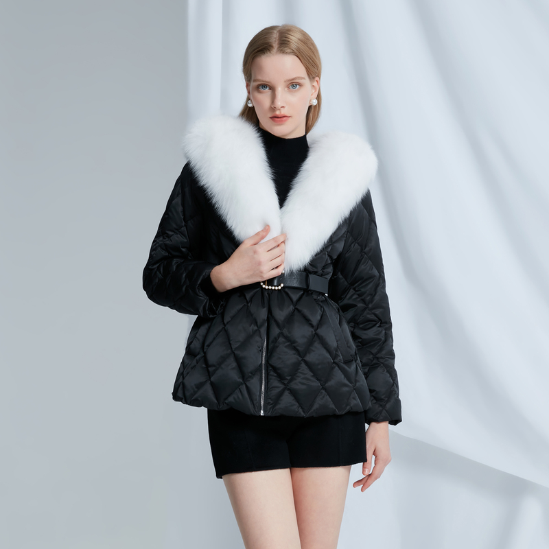 CAROLINE新款黑色中长款菱形格V领毛领收腰羽绒服ECRDDB35