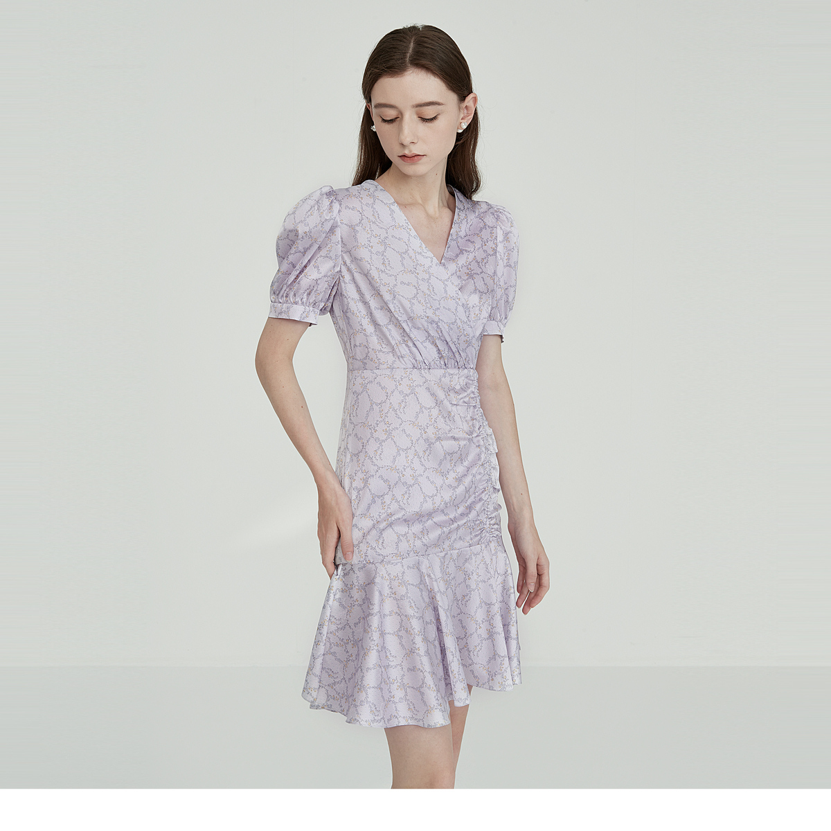 【诗语专属】Caroline夏新款V领收腰优雅收褶不对称连衣裙ECRCBD34