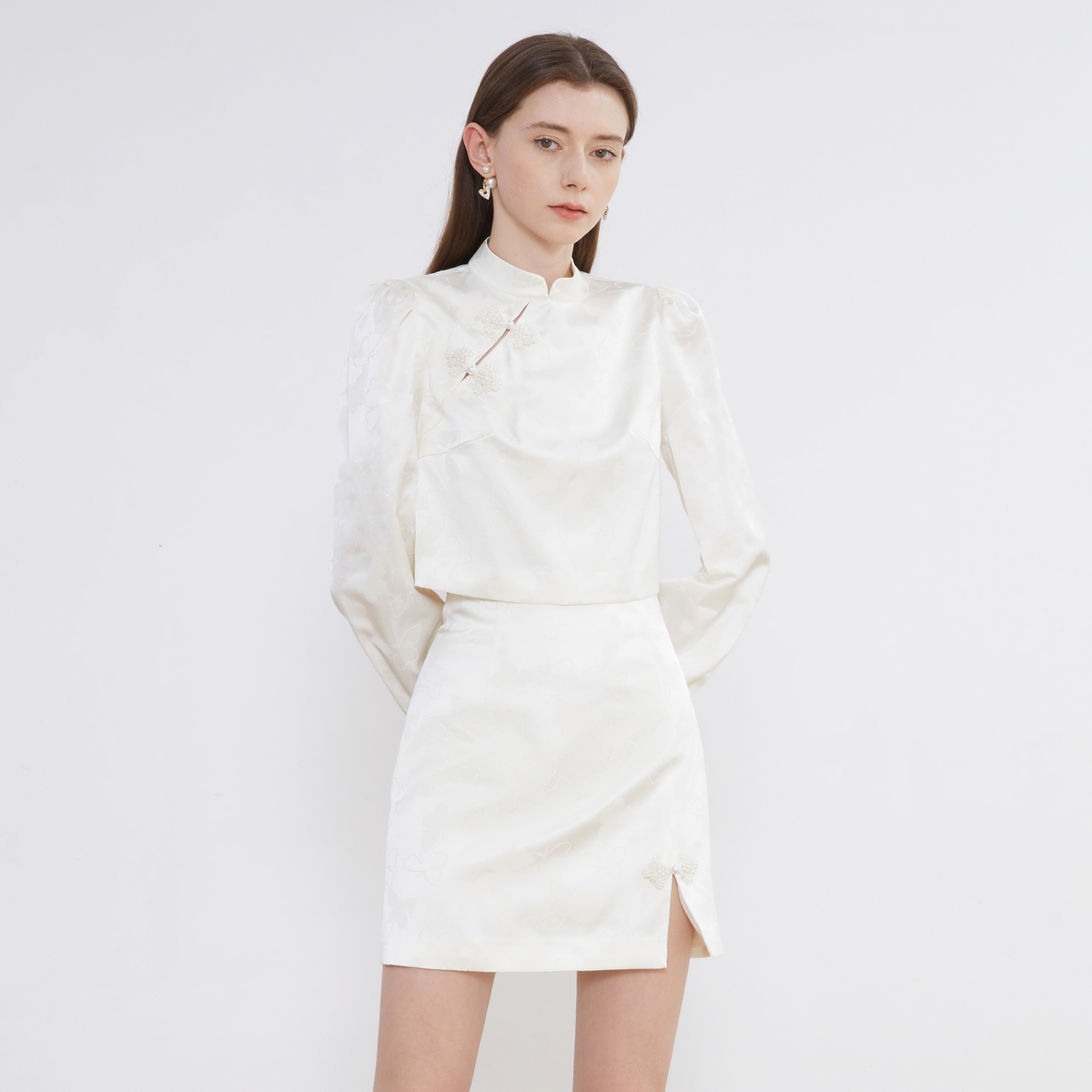 CAROLINE卡洛琳春季新款女装优雅镂空盘扣新中式套装ECRDAA02