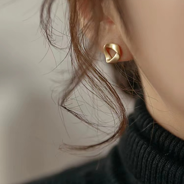 铜合金耳饰 小众高级感耳钉2024新款爆款金色轻奢小耳钉P065