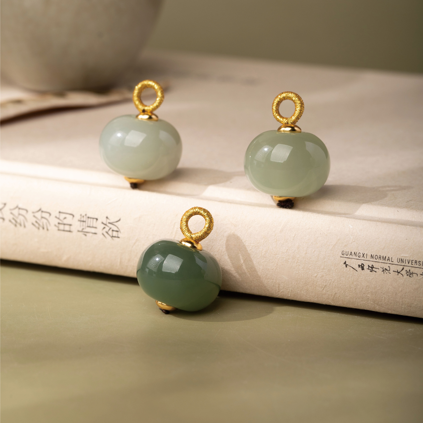 由子野【微露】约13*18mm和田玉吊坠 多样性发其一