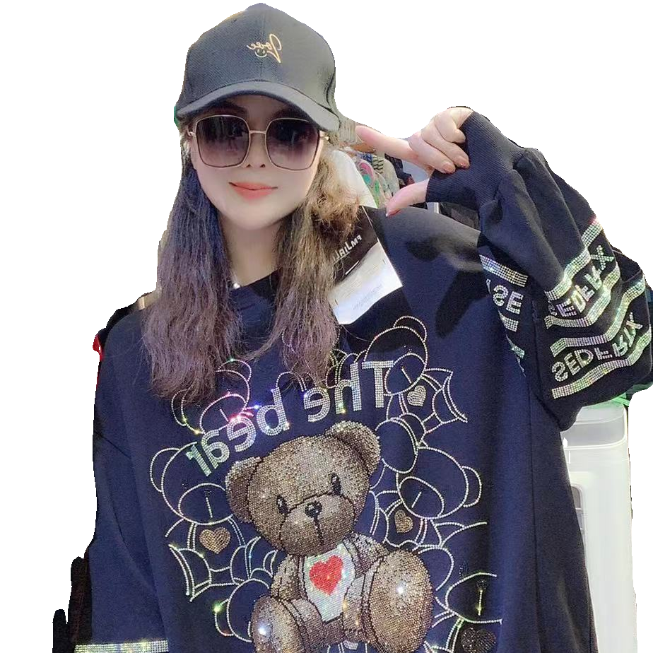 靓依依潮牌女装小熊卫衣