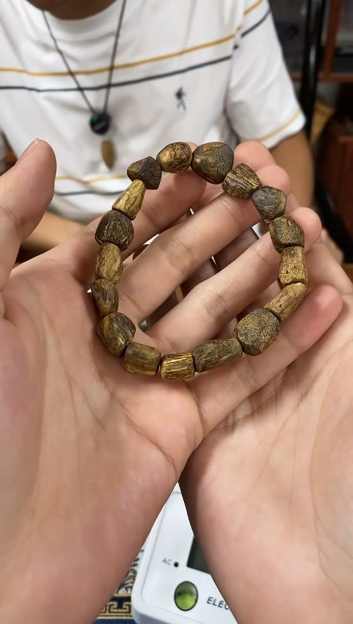 【闪购商品】沉香手串尖峰岭绿棋随形单圈
