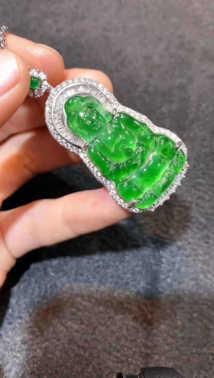 【闪购商品】翡翠吊坠多样性发其一不含链未镶嵌.