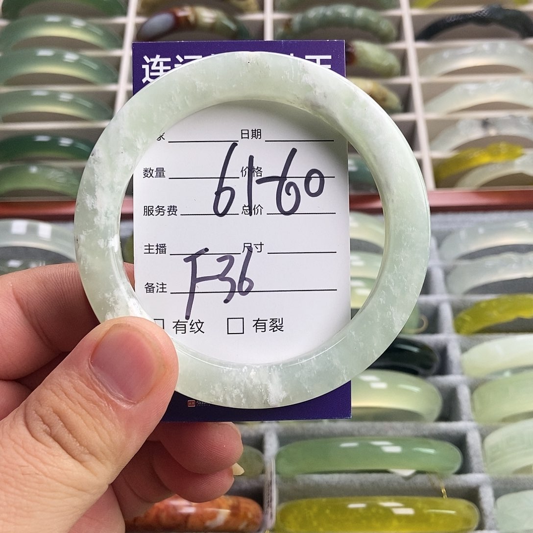 蛇纹石玉手镯未镶嵌方镯飘花