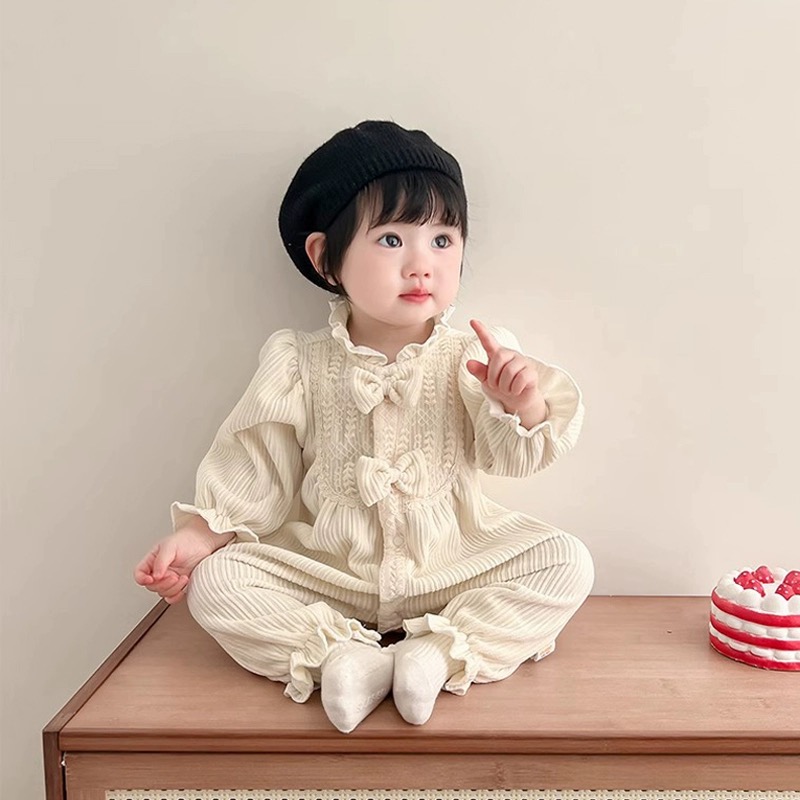 婴儿秋装2025春秋款可爱连体衣女宝宝公主甜美外出爬服包屁衣服