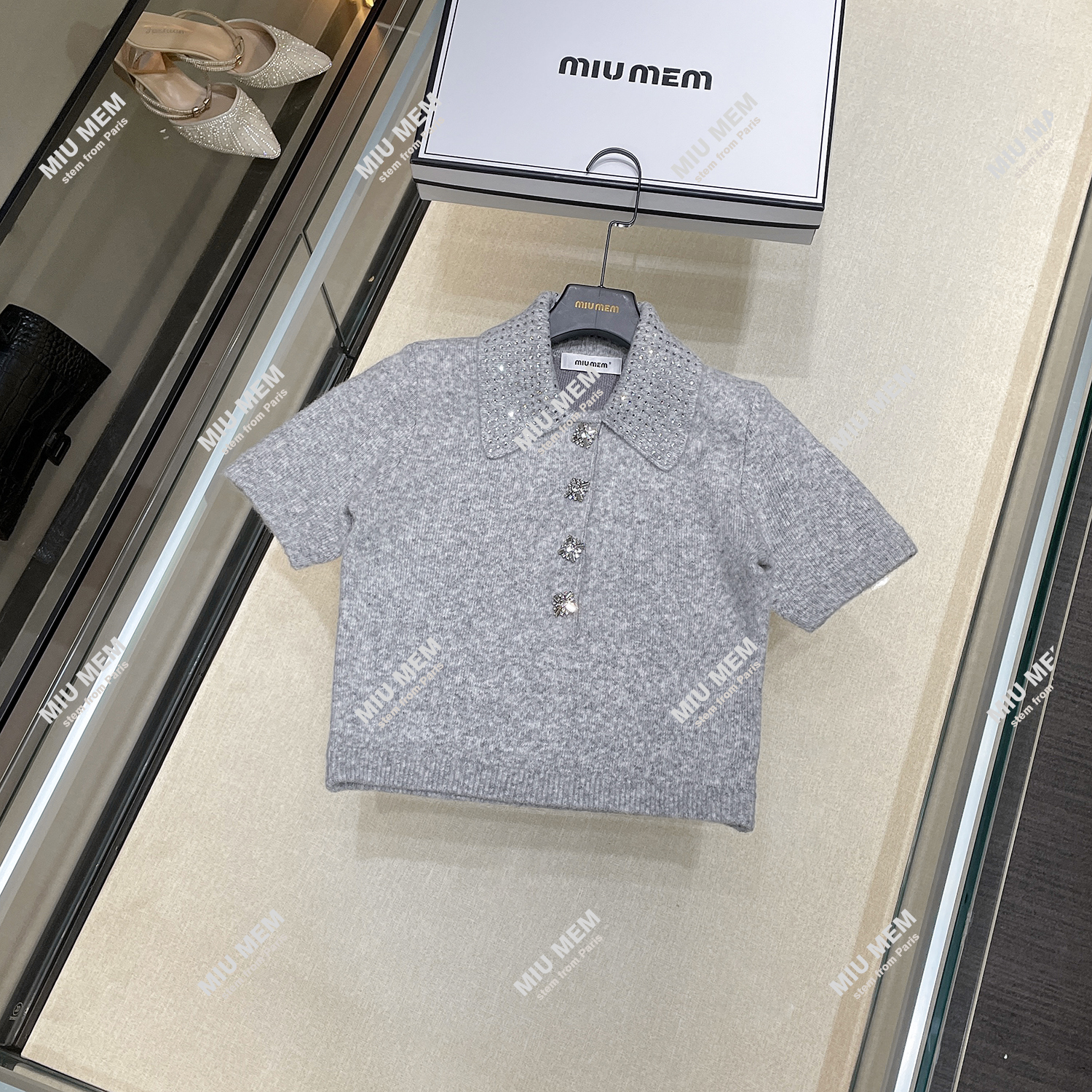 【精致上衣】早秋甜美减龄翻领镶钻短款毛针织衫上衣 DY5033