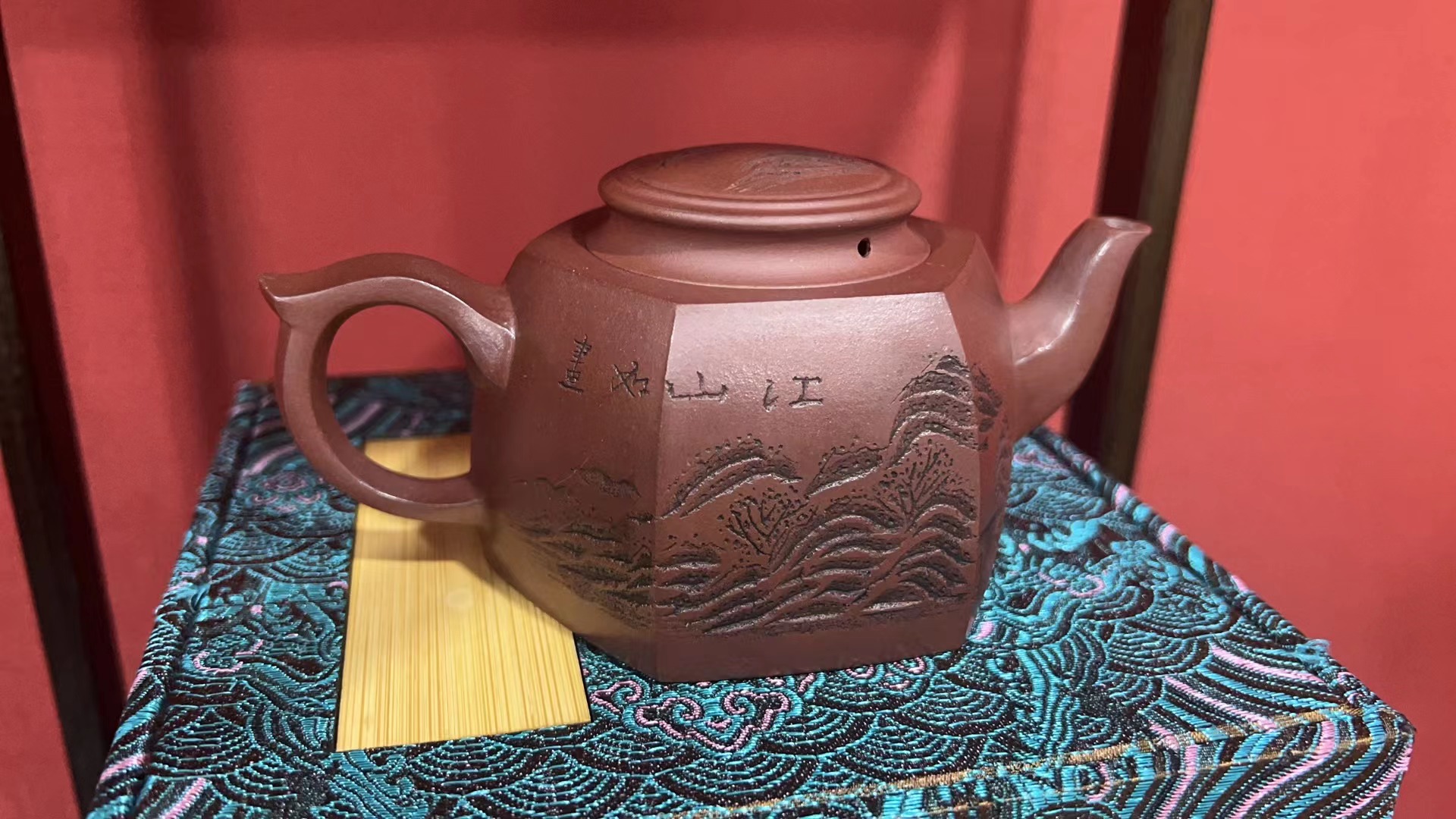 宜兴市DT668观山六方井栏紫龙血砂壶【琦】
