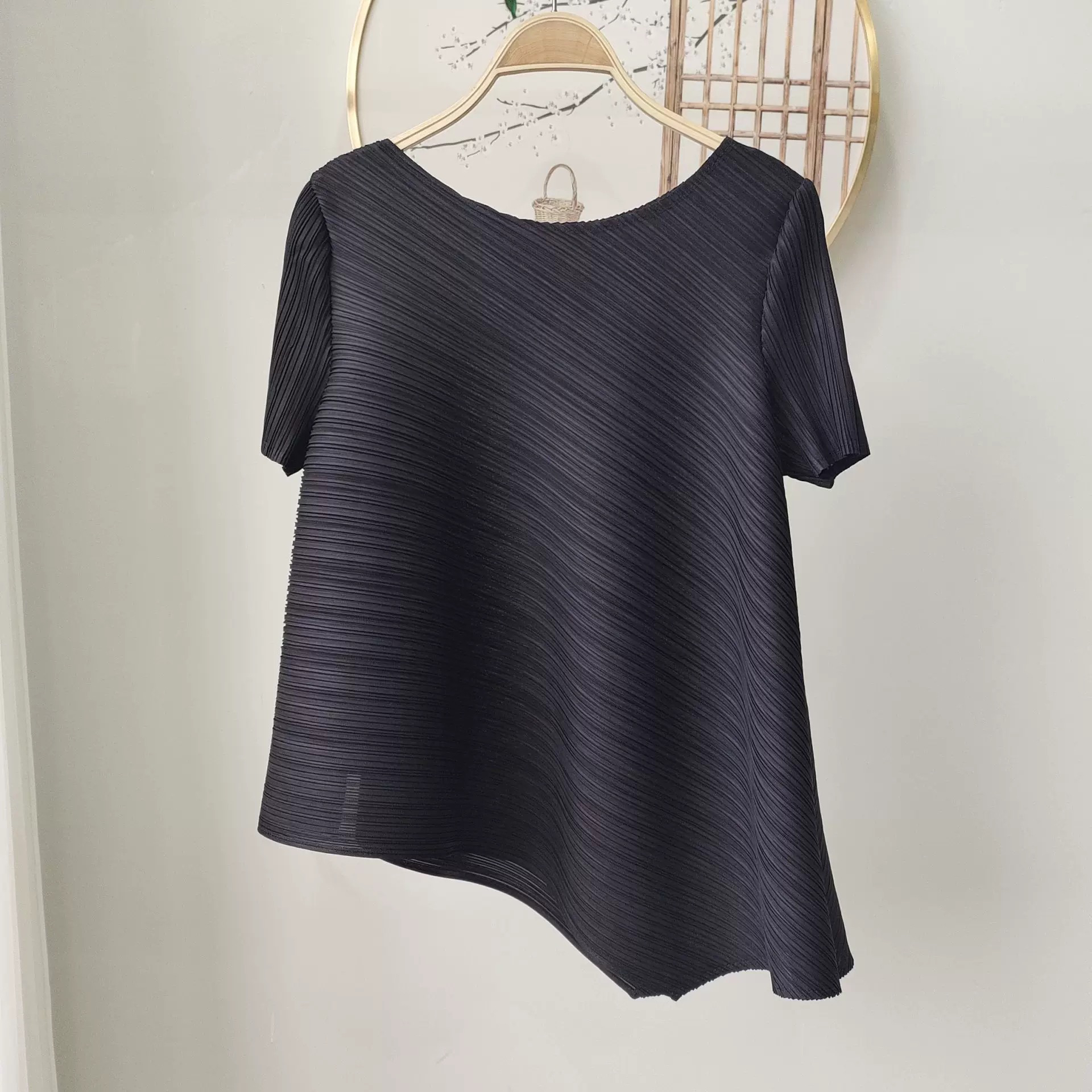 三宅褶皱斜边抖抖上衣