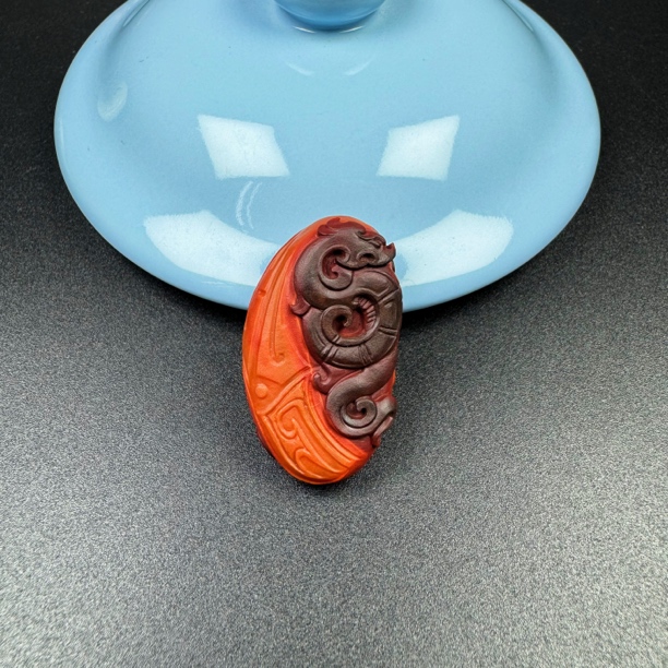 南红九口料仿古龙吊坠