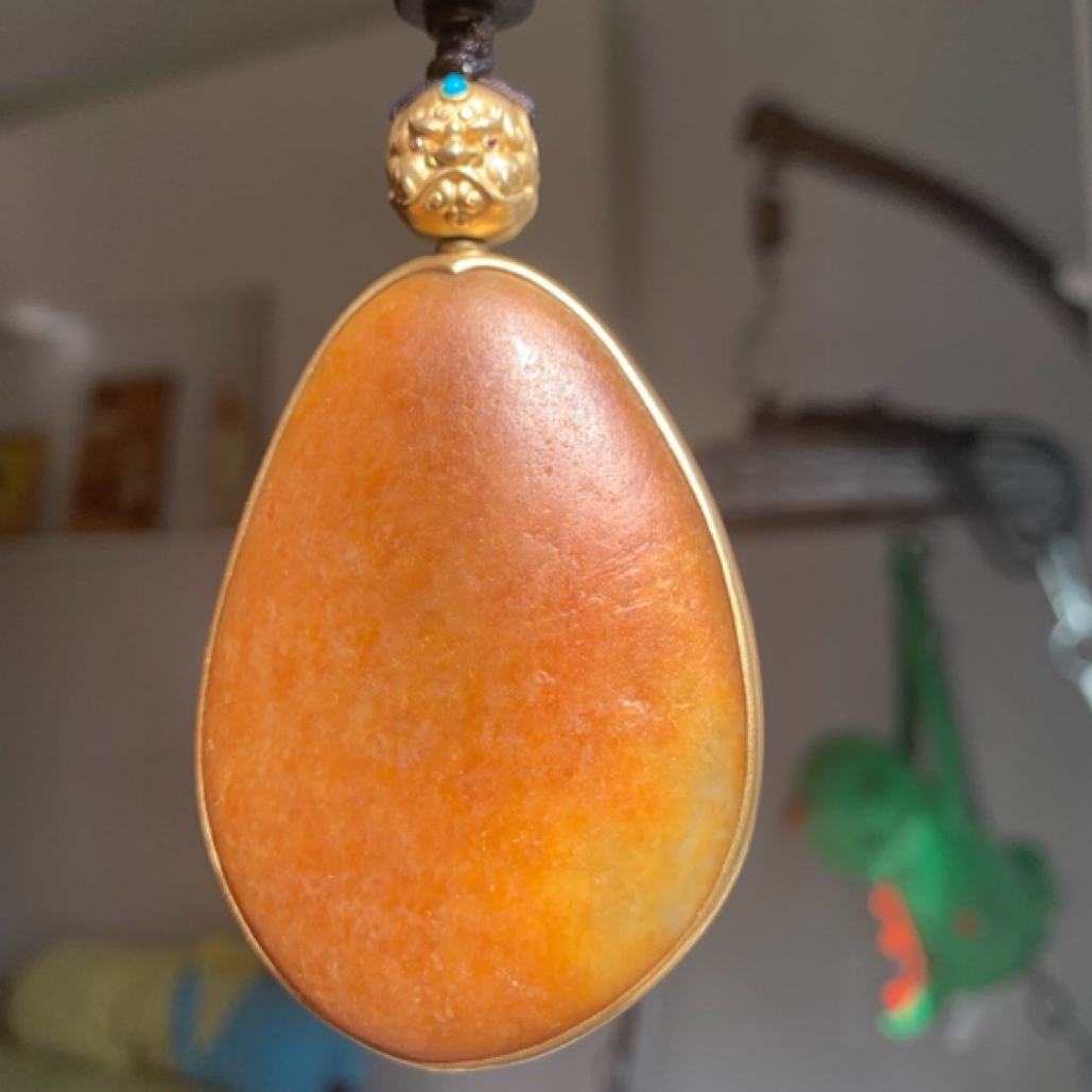 【玉福堂玉器】新疆和田玉黄金镶嵌吊坠