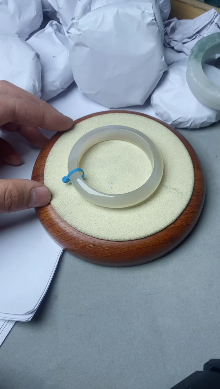 【闪购商品】石英质玉手镯未镶嵌5354