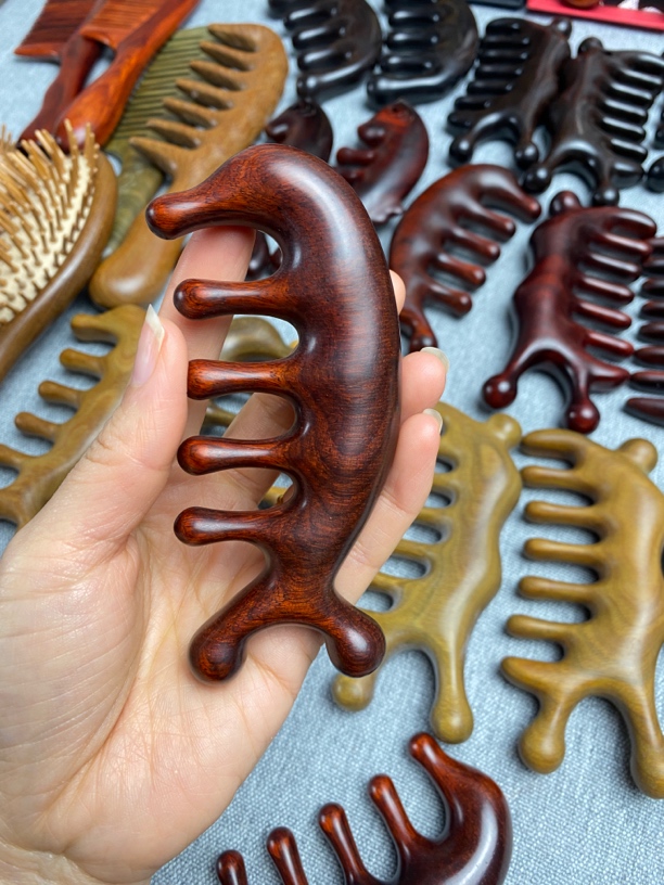 紫檀木海豚多功能按摩梳，头疗肩颈按摩男女通用