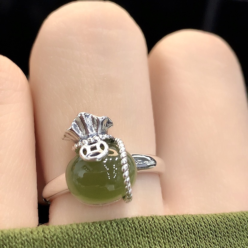 钱多多青玉钱袋子戒指