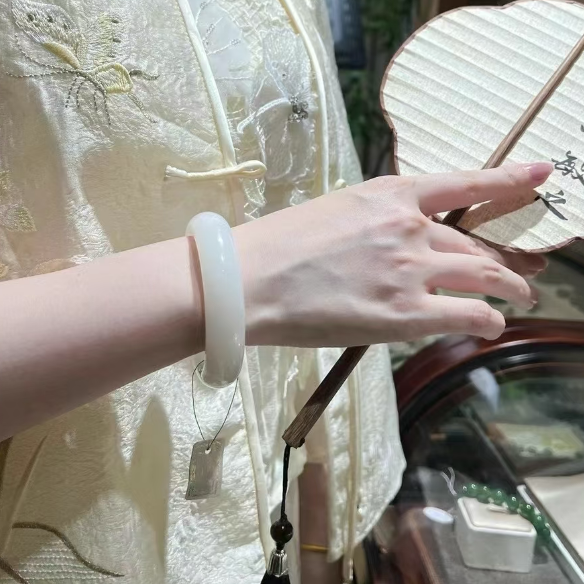 青海昆仑山玉白雪公主正圈手镯女神镯