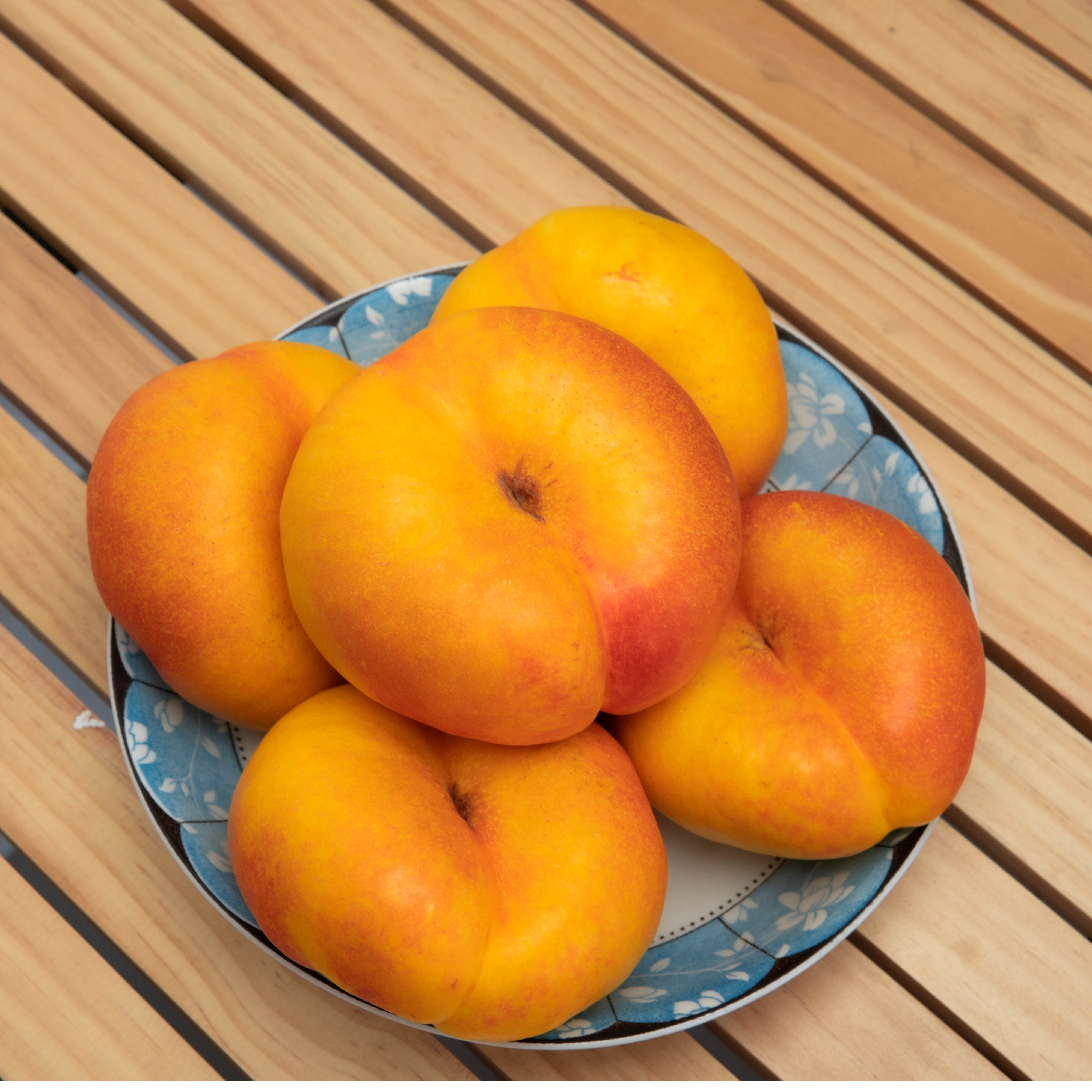 新鲜桃子沙漠蜜桃油蟠桃现摘现发应季水果中大果