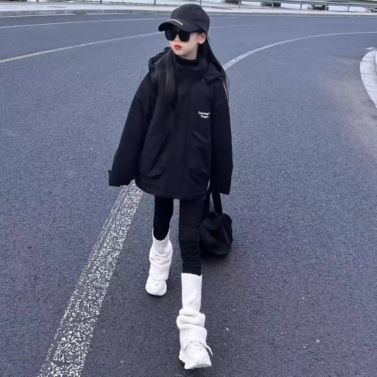 女童夹棉冲锋衣秋冬2025新款女大童洋气上衣儿童冬季户外连帽外套