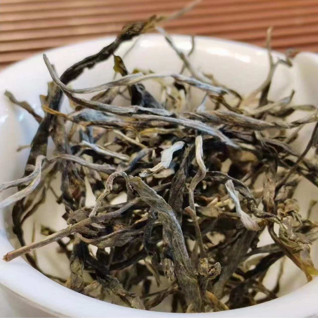 【易武君立祥】2025年 小荒田 头春头采 生茶  散茶 /盒