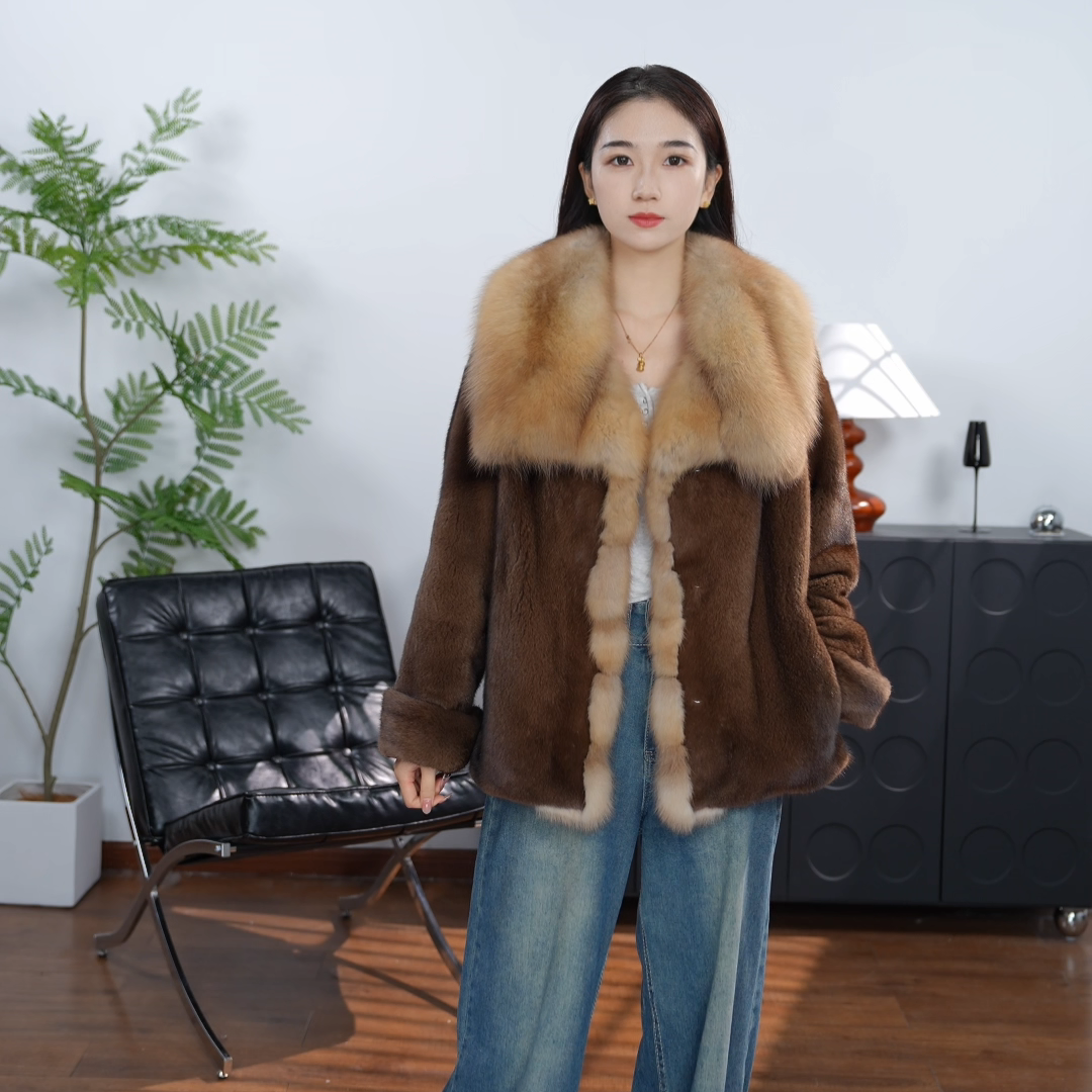 华丽园紫金短二水貂大衣轻奢俄罗斯貂毛领短款气质设计师2301