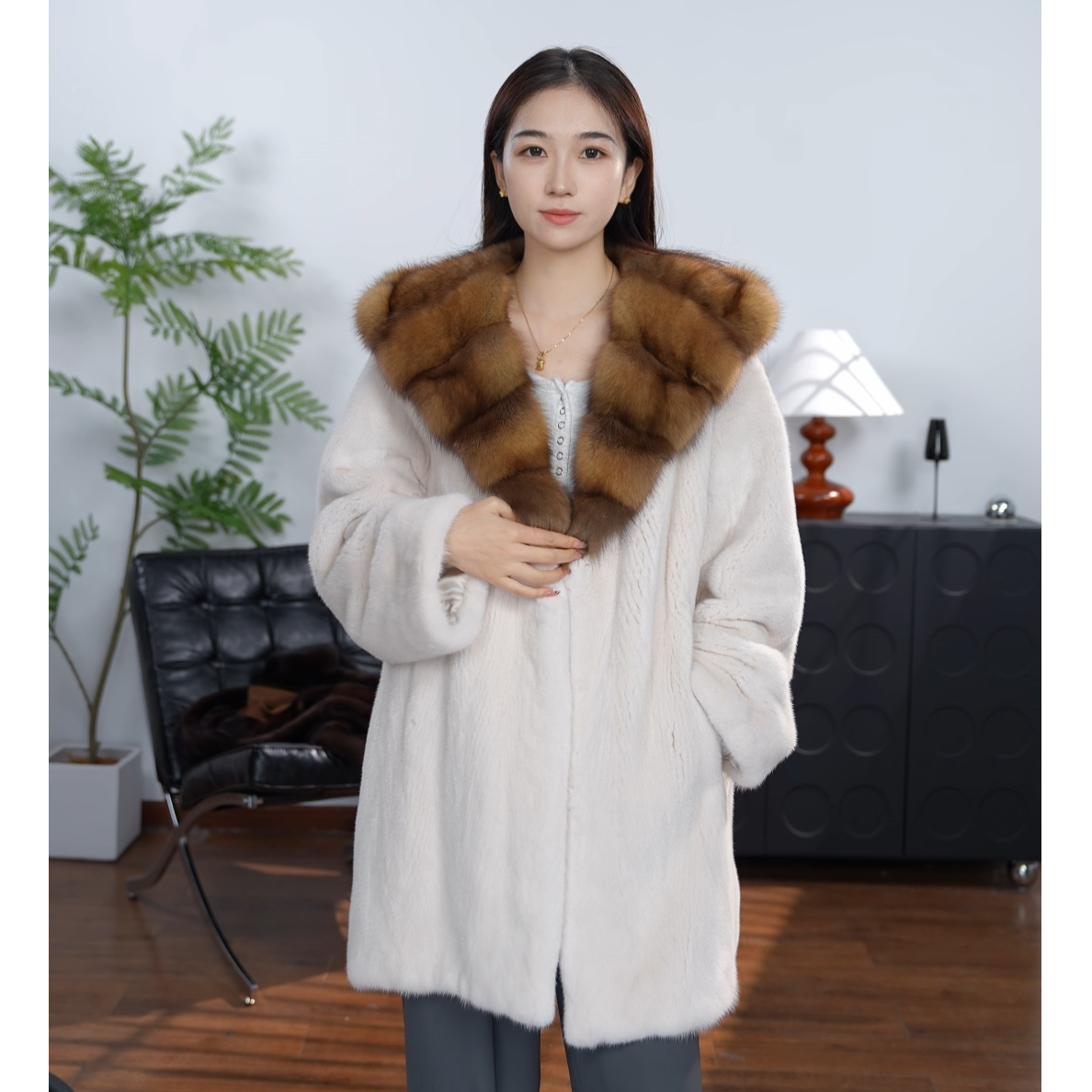 华丽园紫金短二貂皮大衣轻奢俄罗斯貂毛领短款连帽气质女士外套