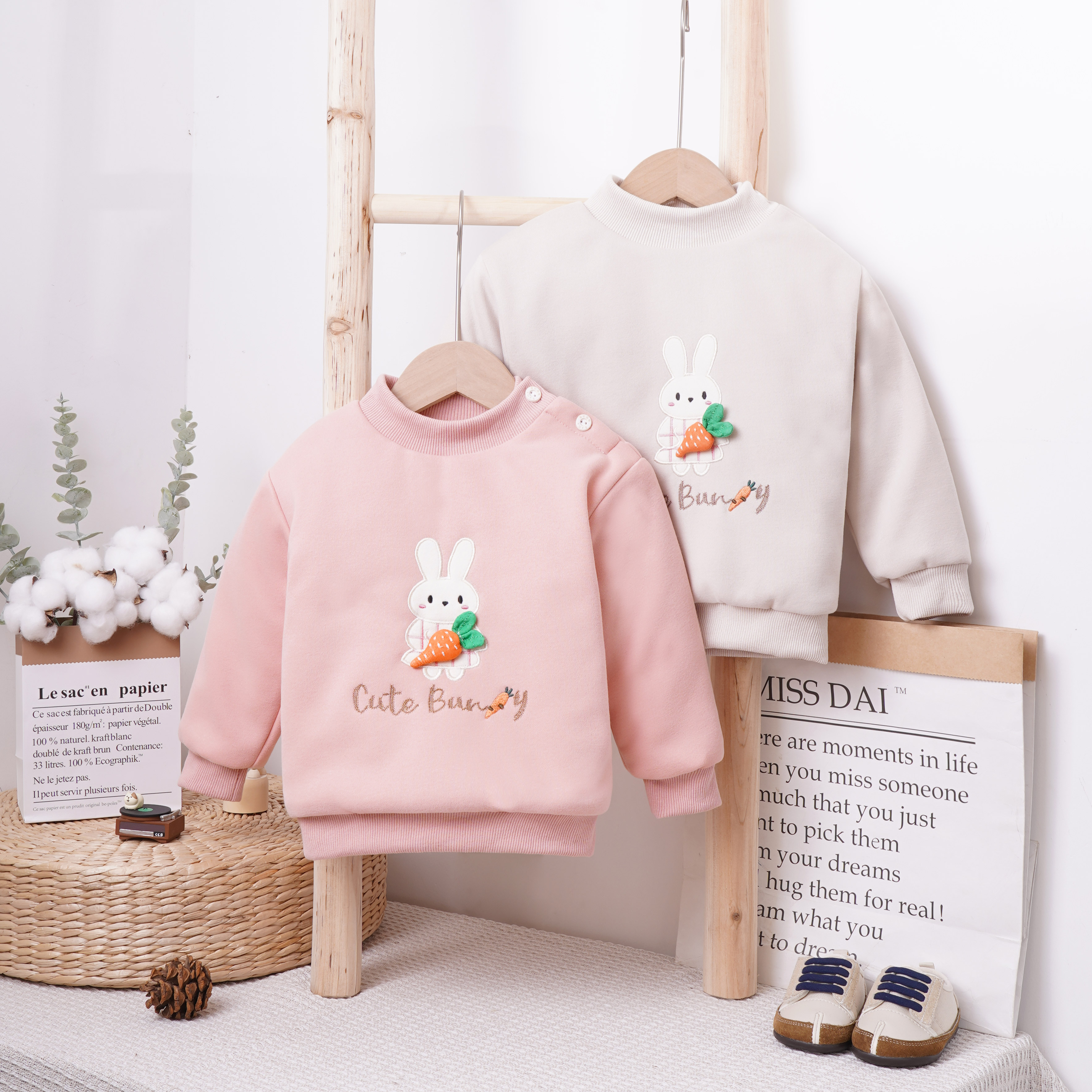 宝宝秋冬新款可爱女童卡通萝卜小兔夹棉卫衣加厚肩开扣小棉袄冬款