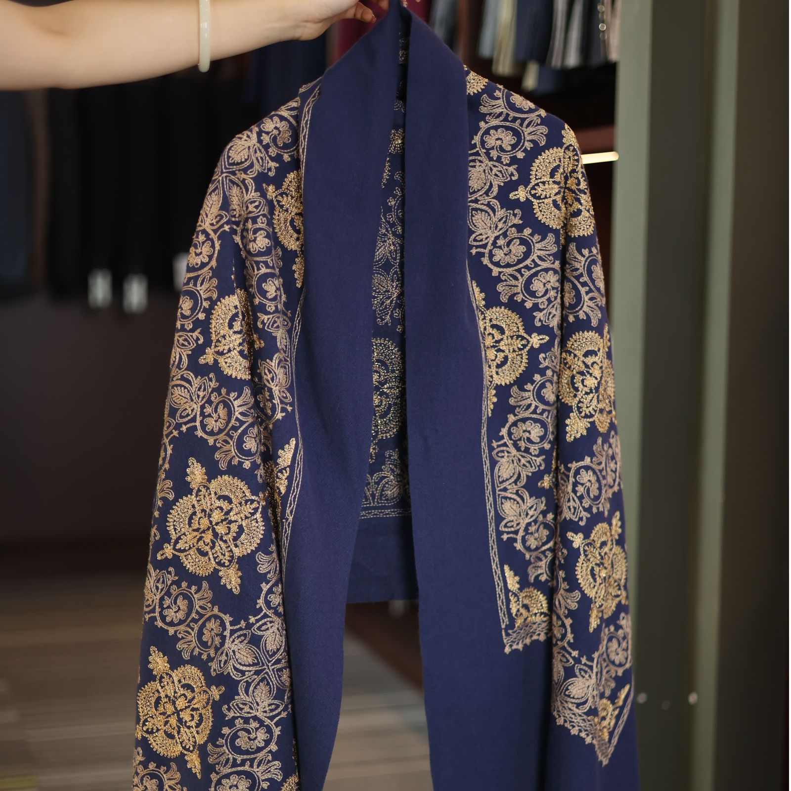 国风复古皇冠刺绣围巾披肩