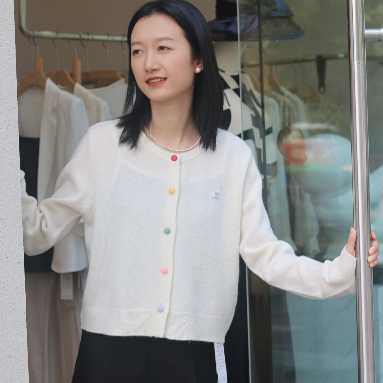 彩扣羊毛针织开衫时尚百搭