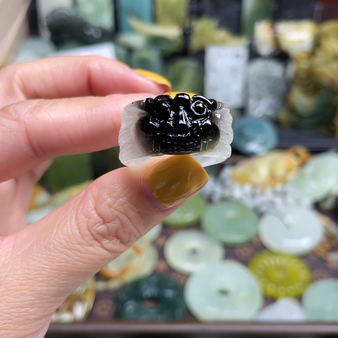 蛇纹石玉颈饰未镶嵌口径19兽面