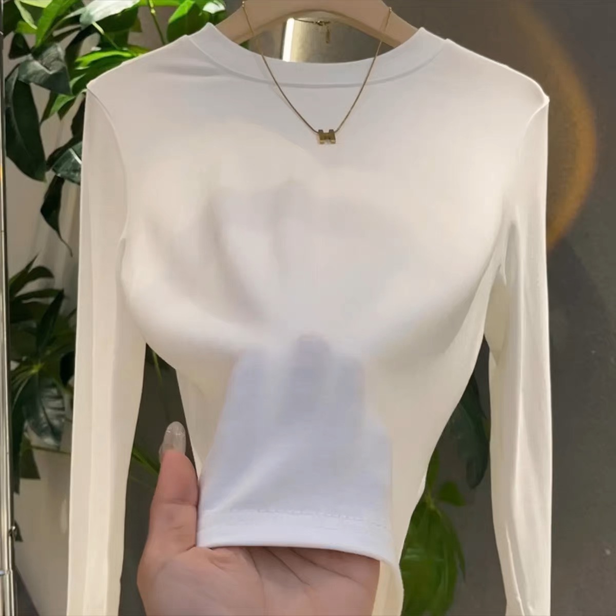 哺乳衣服上衣圆领弹力洋气纯色长袖t恤打底衫微胖的喂奶修身外穿