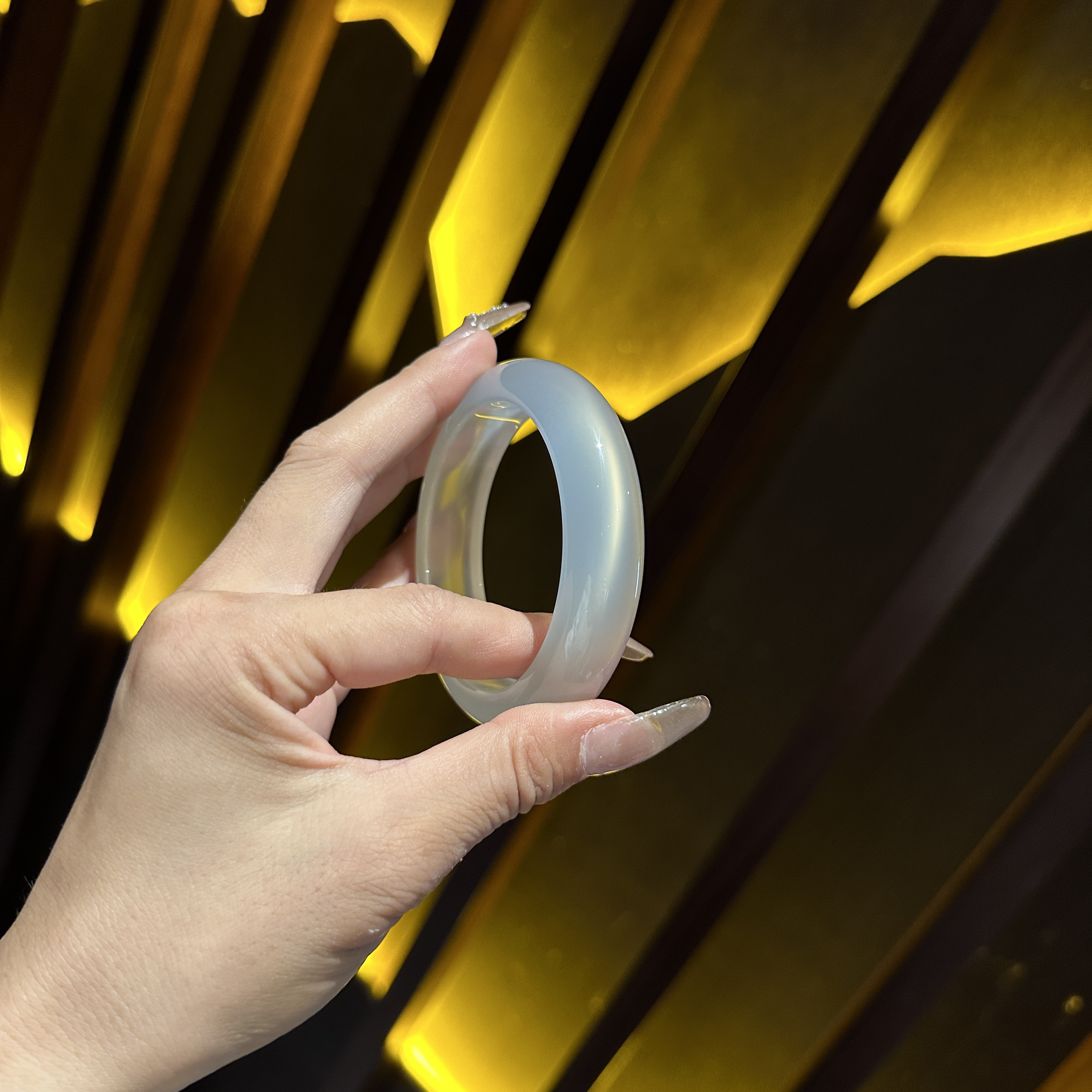 一天然玛瑙玉髓手镯极光白玻璃底满钢大钢炮60-61圈