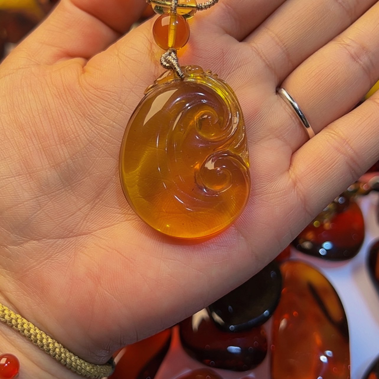【闪购商品】琥珀颈饰未镶嵌薰*草
