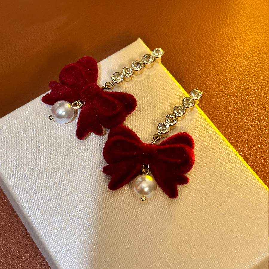 柒桉铜合金仿珍珠耳饰新款气质简约高级红色丝绒蝴蝶结锆石耳钉