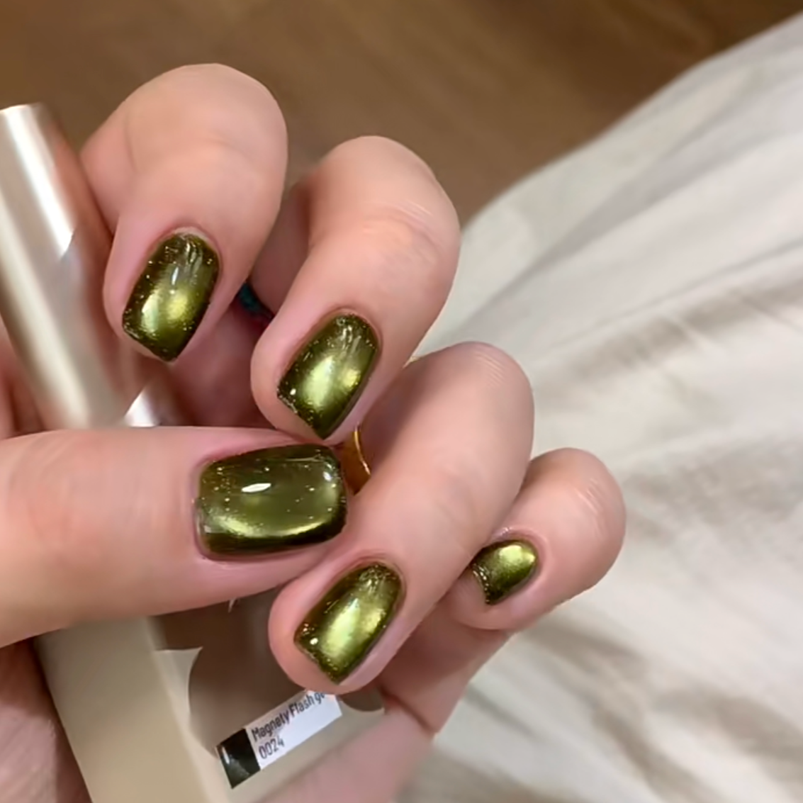 「S1477」日本Emena猫眼香槟金绿水晶球猫眼纯手工穿戴甲型定制