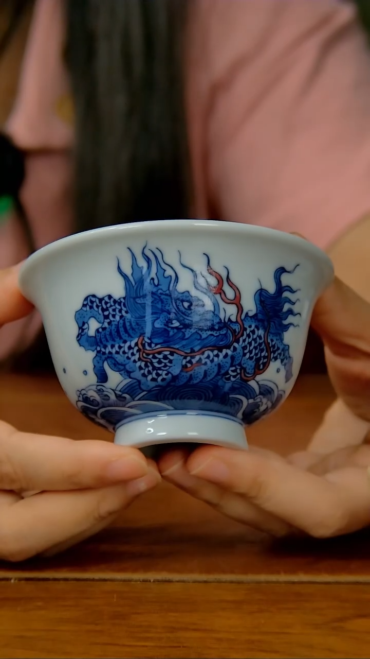 【闪购商品】陶瓷海水麒麟压手（柴窑）     873