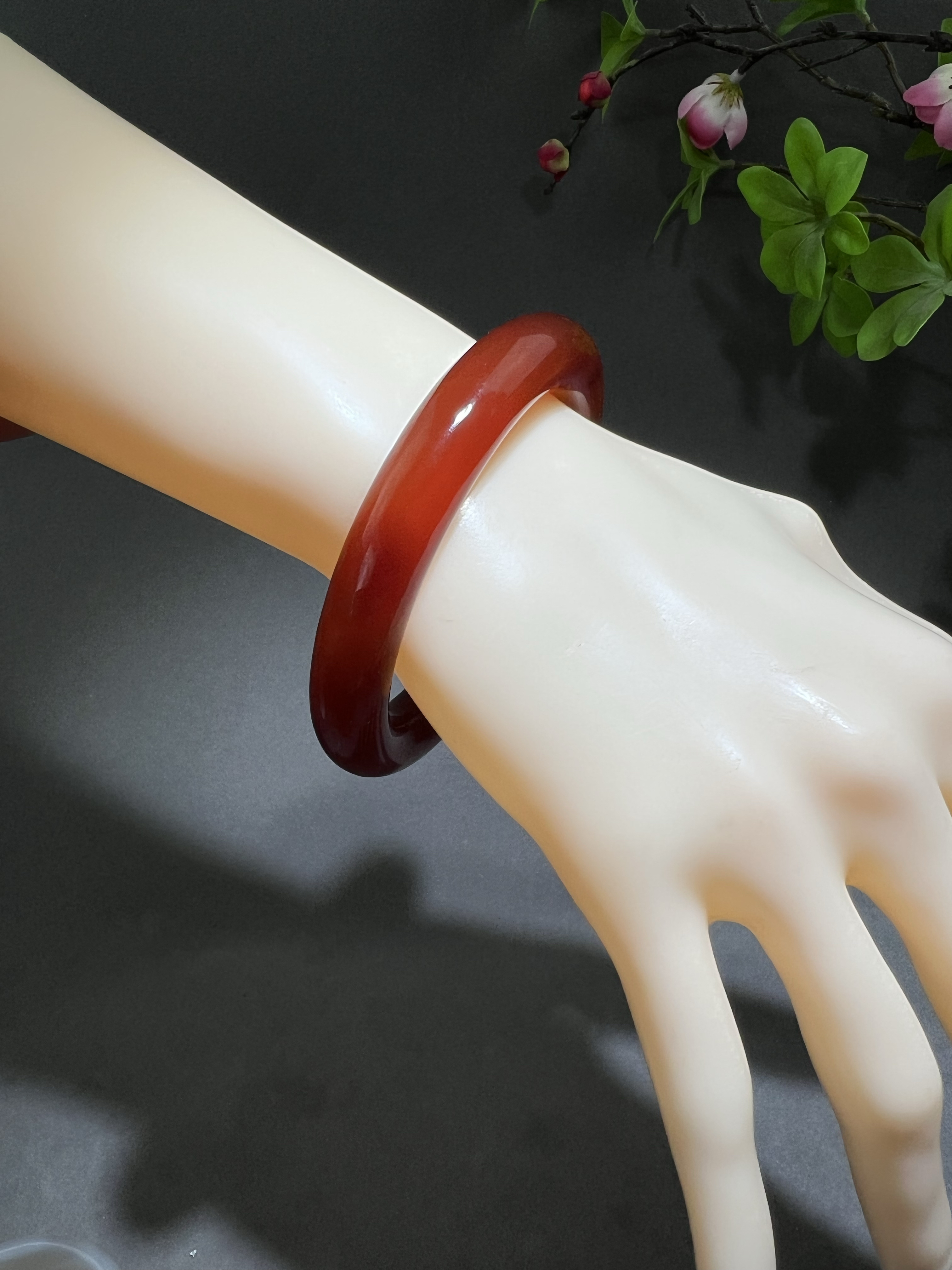 海洋玉髓酒红圆条手镯