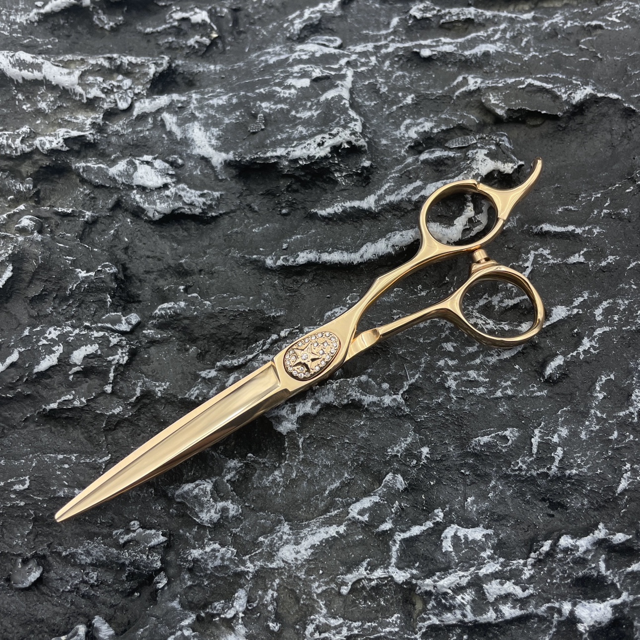 新款玫瑰金美发理发剪刀克罗心皓钻螺丝粉末钢超锋利手工日式剪刀