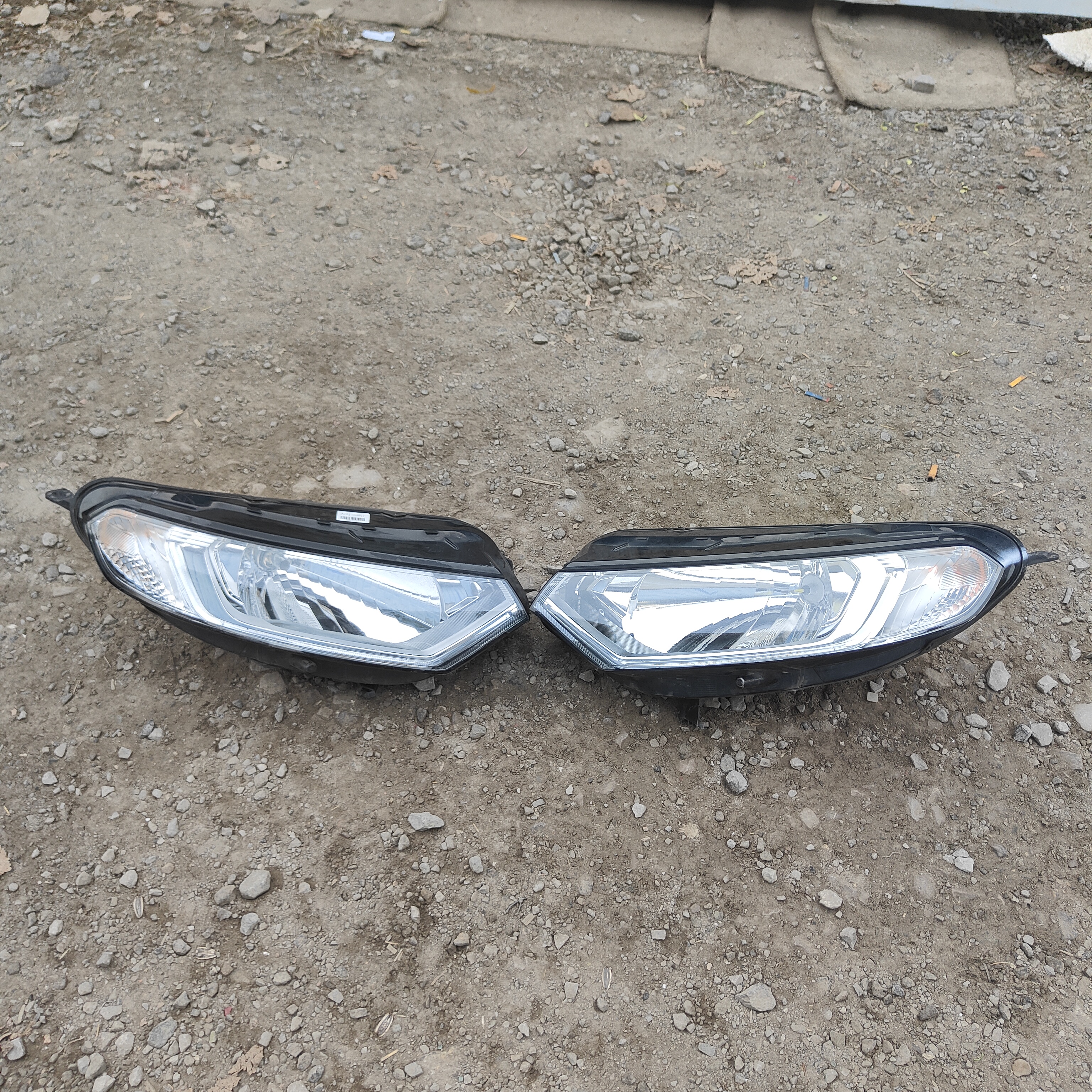 适用于13_16福特翼博大灯前置照明灯