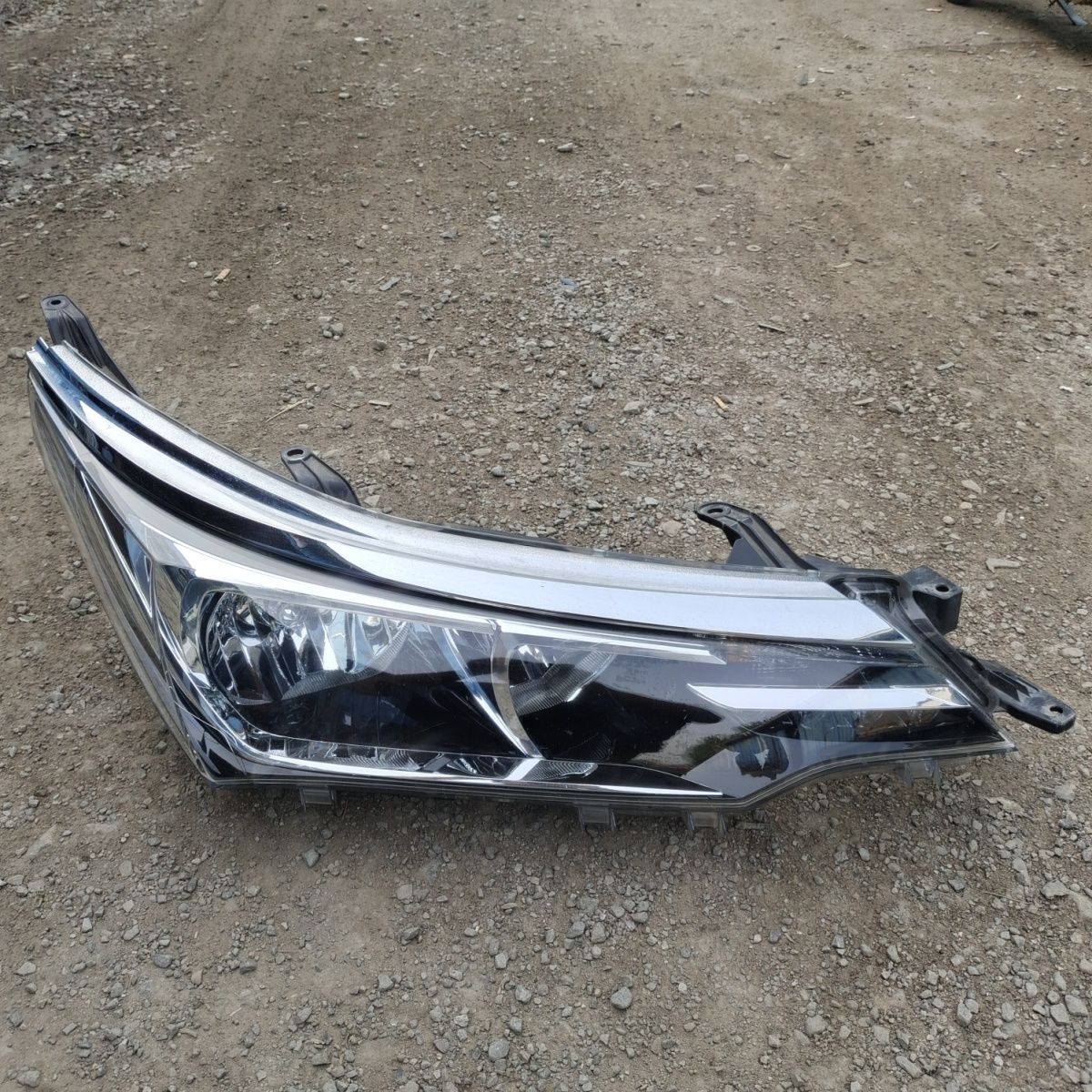 8新  适配17-18年款丰田卡罗拉前大灯前照明灯卤素右前大灯原厂件