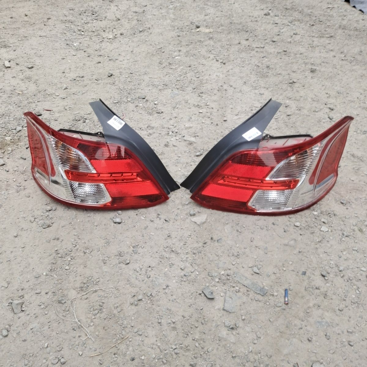 东风标致301尾灯刹车灯倒车灯14-16款标致301